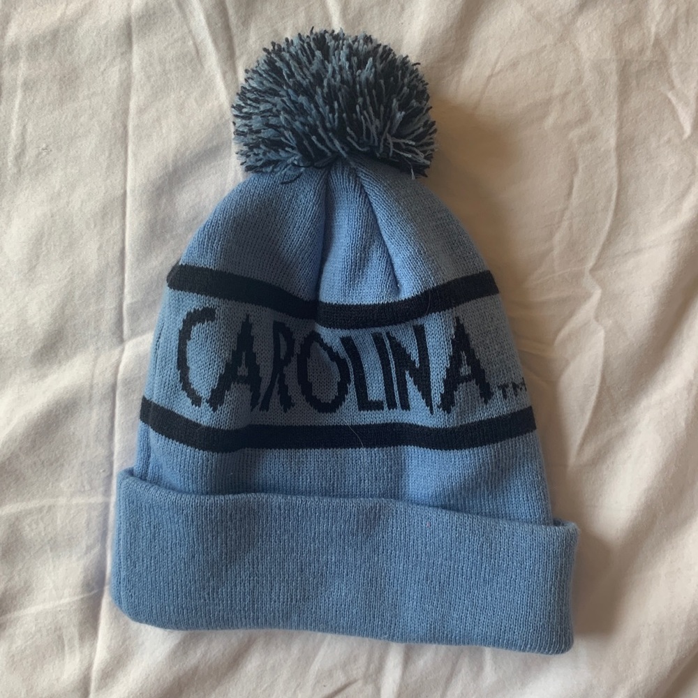 Carolina Tar Heels pom pom beanie